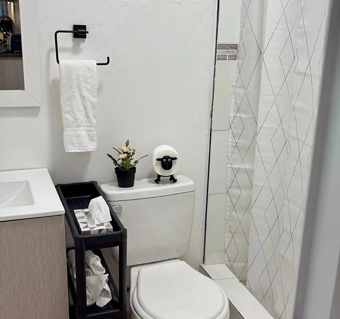 Mont Residence Offering A Loft And 3 Bedroom Apartment Steps From The Ferry 비에케스 0*,