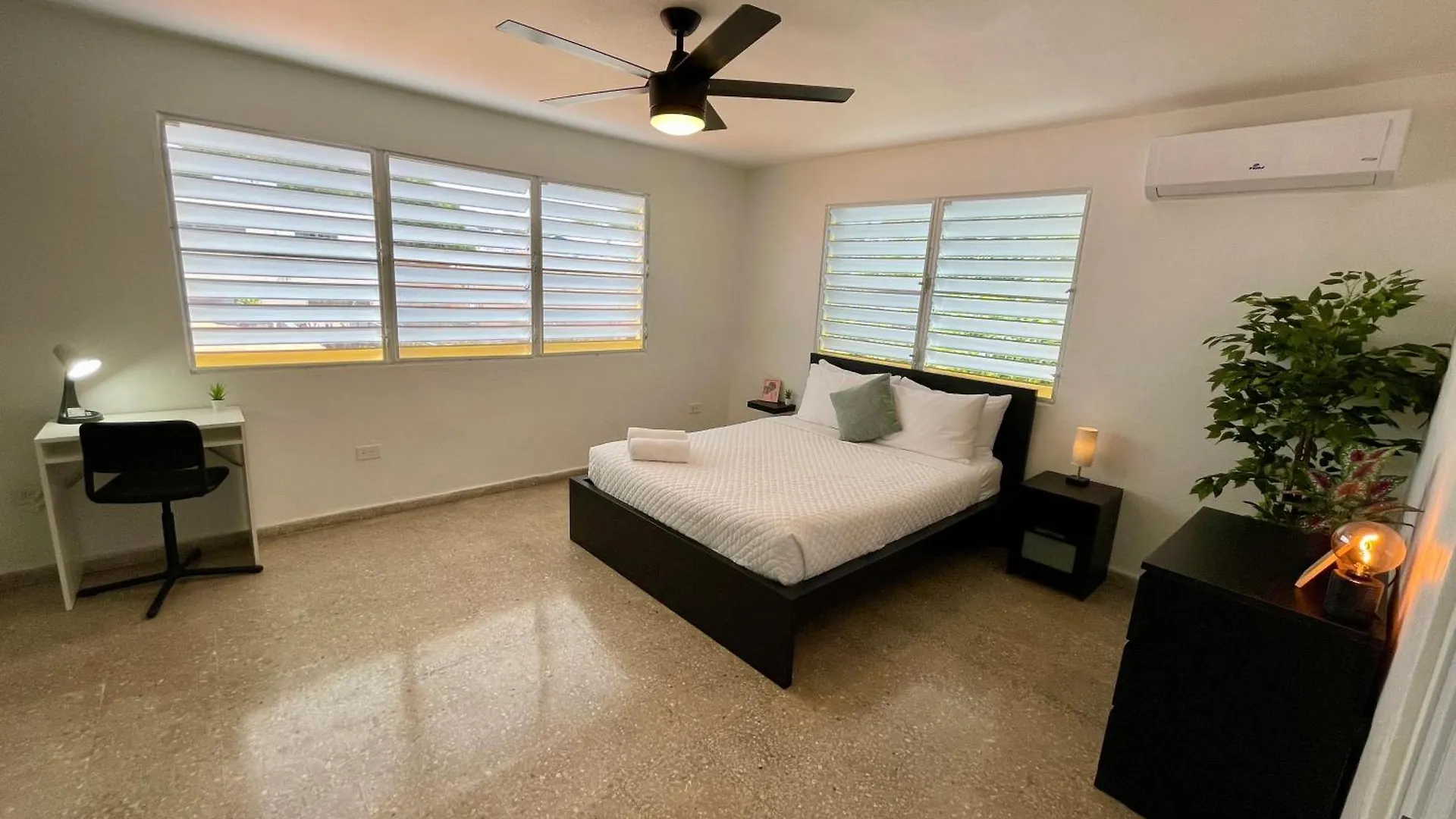 Mont Residence Offering A Loft And 3 Bedroom Apartment Steps From The Ferry 비에케스 0*,  푸에르토리코