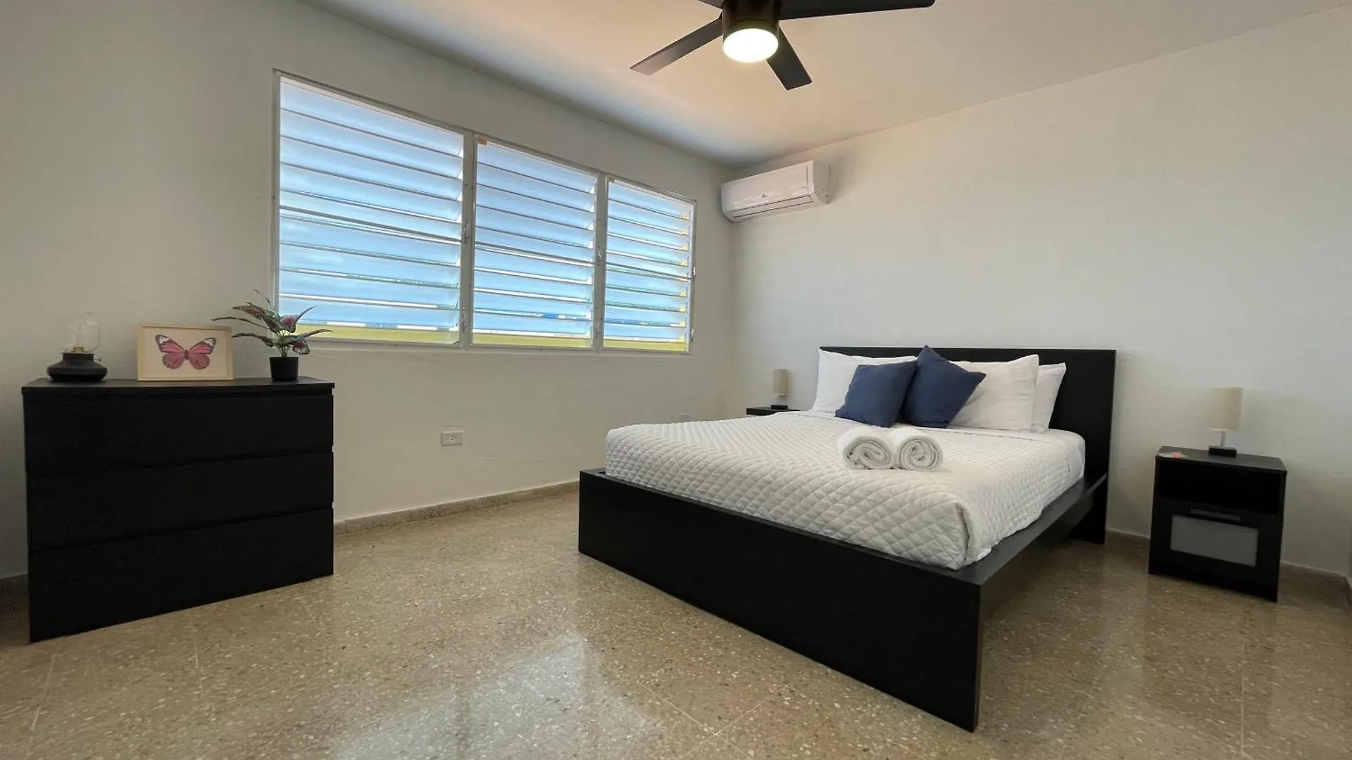 Mont Residence Offering A Loft And 3 Bedroom Apartment Steps From The Ferry 비에케스