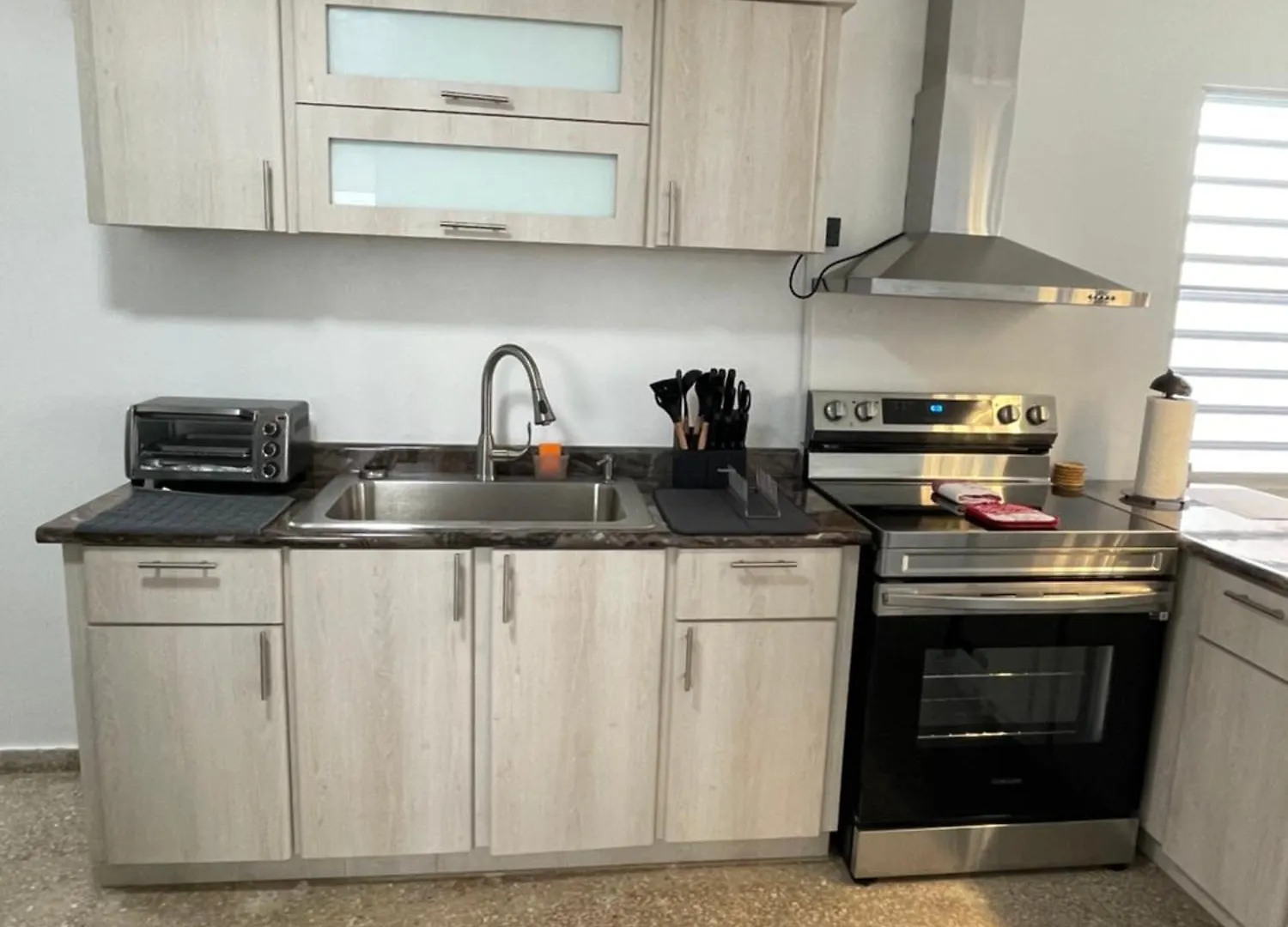 Mont Residence Offering A Loft And 3 Bedroom Apartment Steps From The Ferry 비에케스 0*,