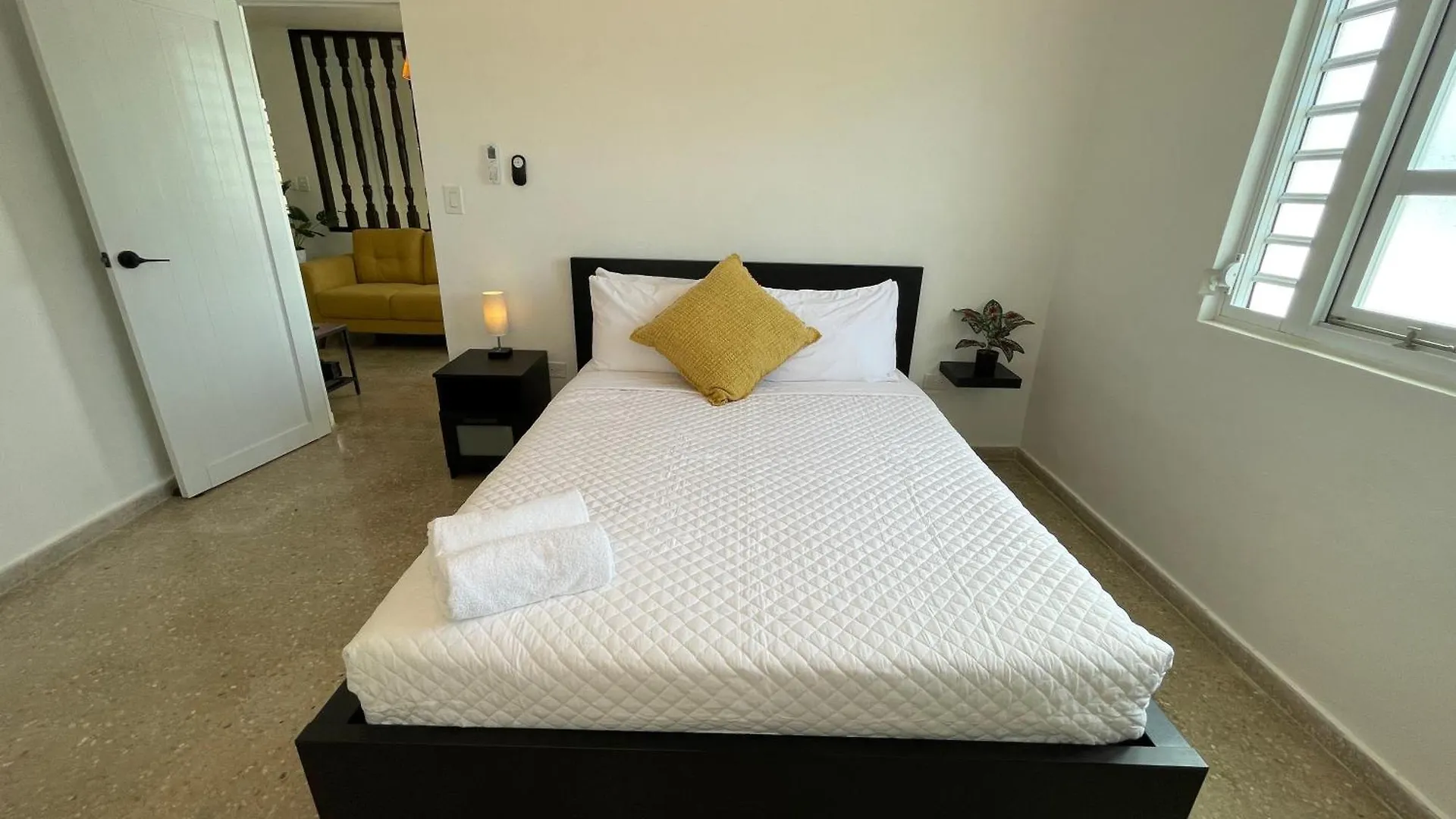 Mont Residence Offering A Loft And 3 Bedroom Apartment Steps From The Ferry 비에케스