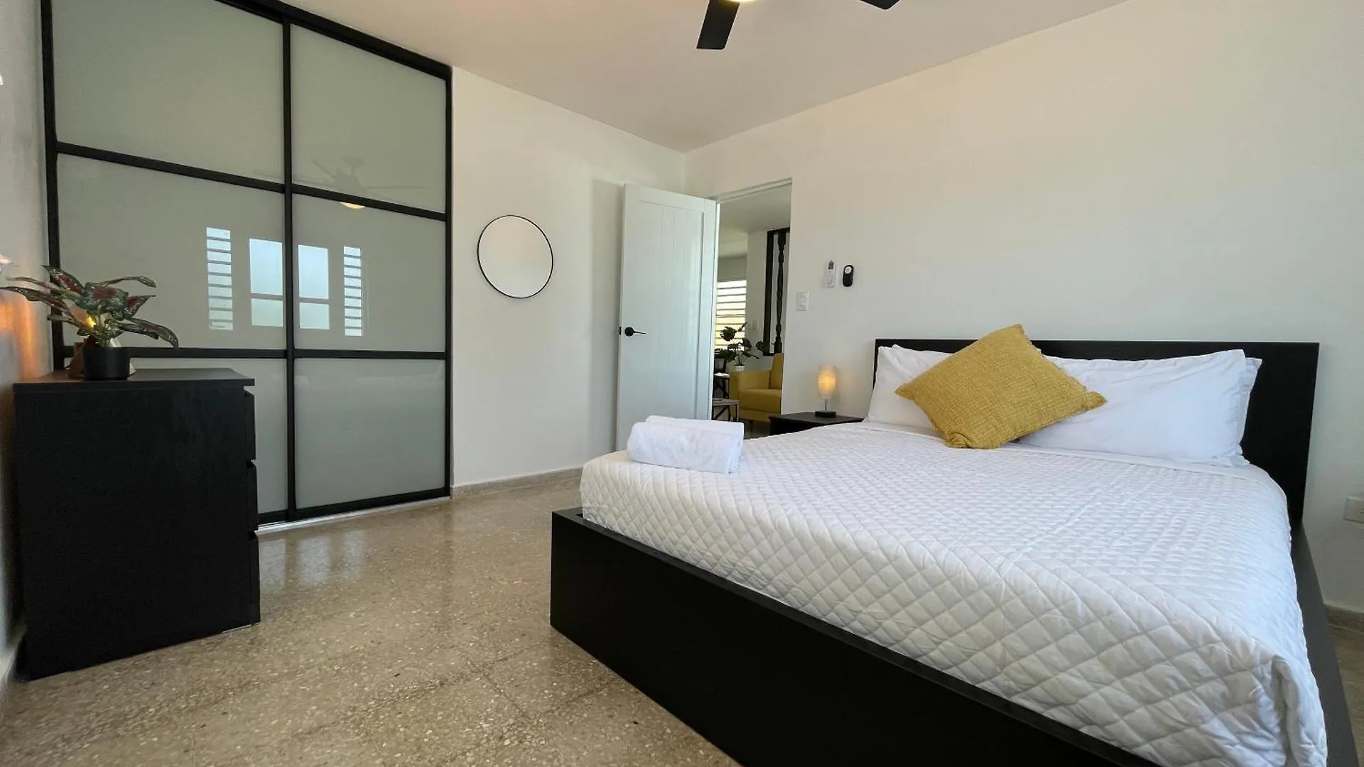 Mont Residence Offering A Loft And 3 Bedroom Apartment Steps From The Ferry 비에케스