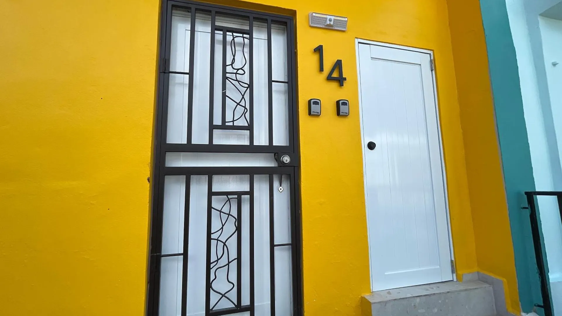 Mont Residence Offering A Loft And 3 Bedroom Apartment Steps From The Ferry 비에케스