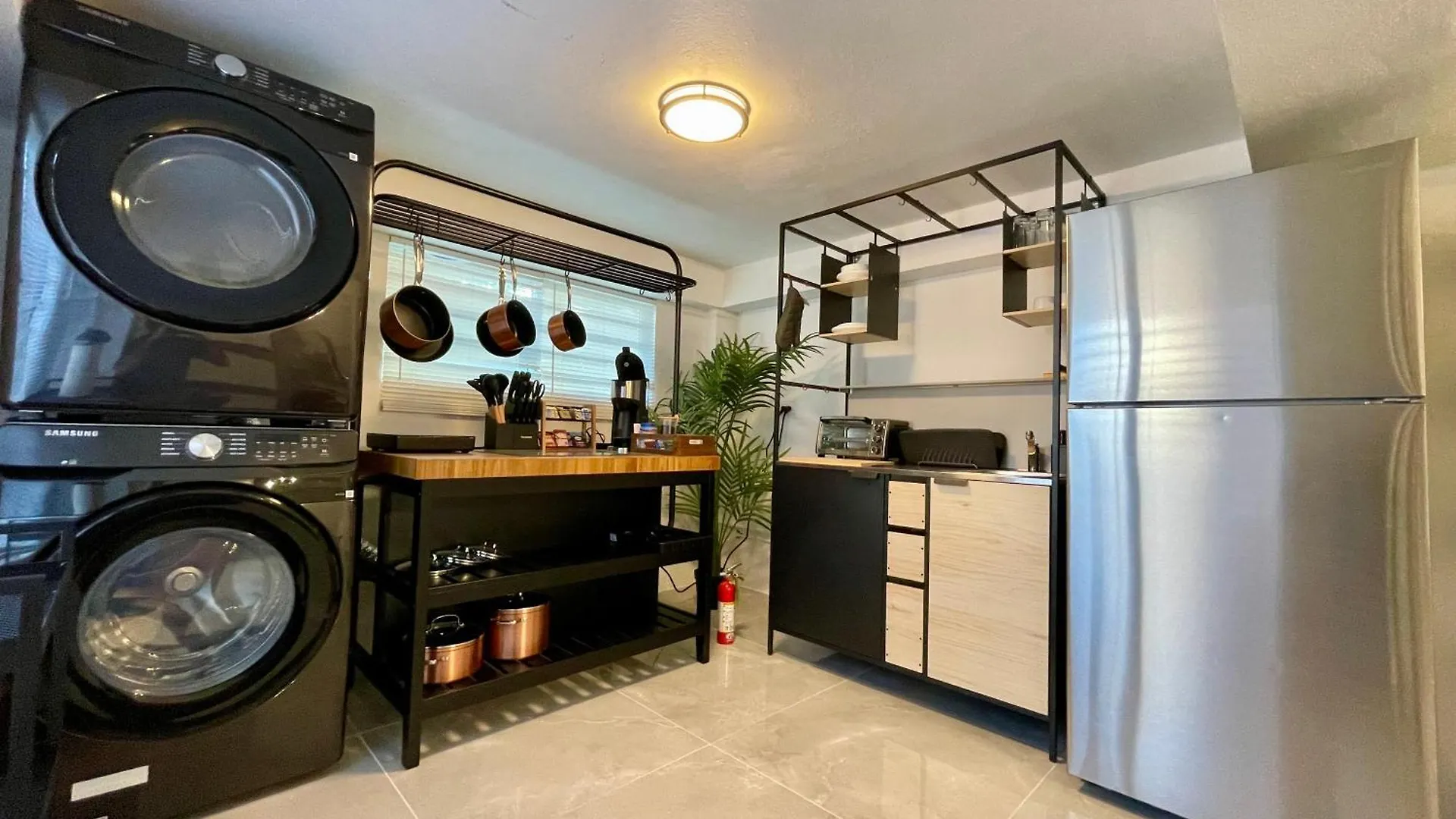 Mont Residence Offering A Loft And 3 Bedroom Apartment Steps From The Ferry 비에케스 0*,